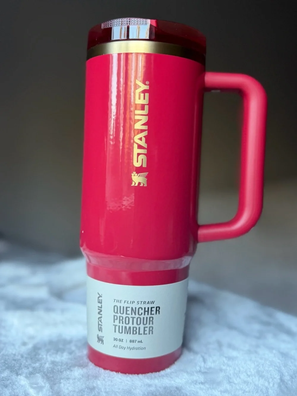 Stanley 30OZ Quencher Protour Flipstraw Tumbler HOLLY Red Christmas release